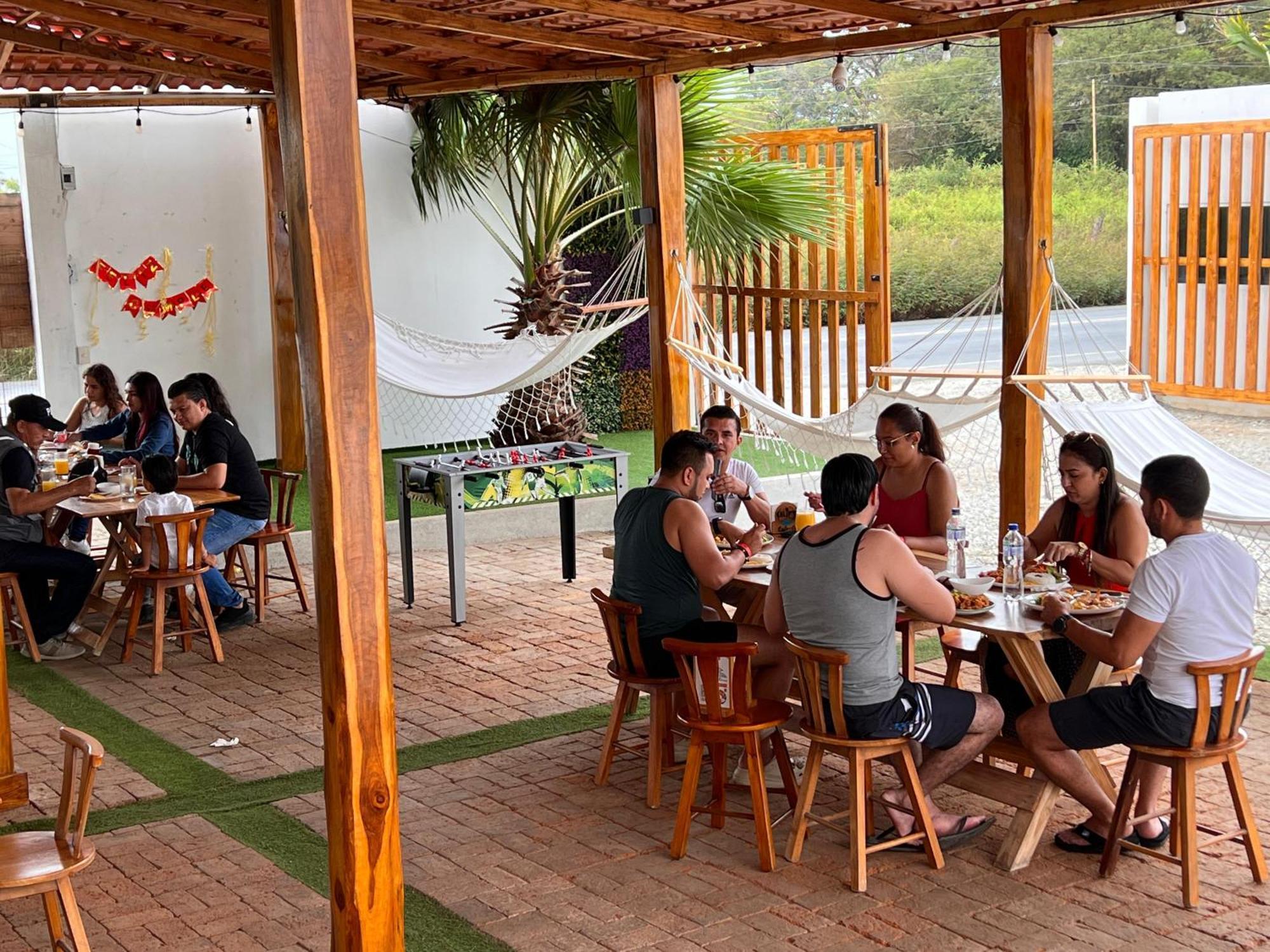 Ohana Beach Hotel Playas Extérieur photo